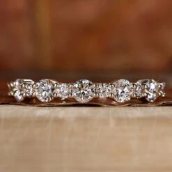 Round Brilliant Cut Diamond Floating Bubble Wedding Band