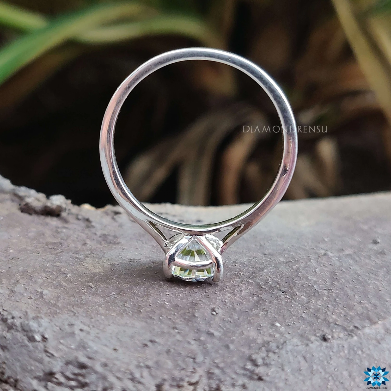 Classic Comfort Fit Cathedral Oval Cut Moissanite Engagement Ring - Image 3