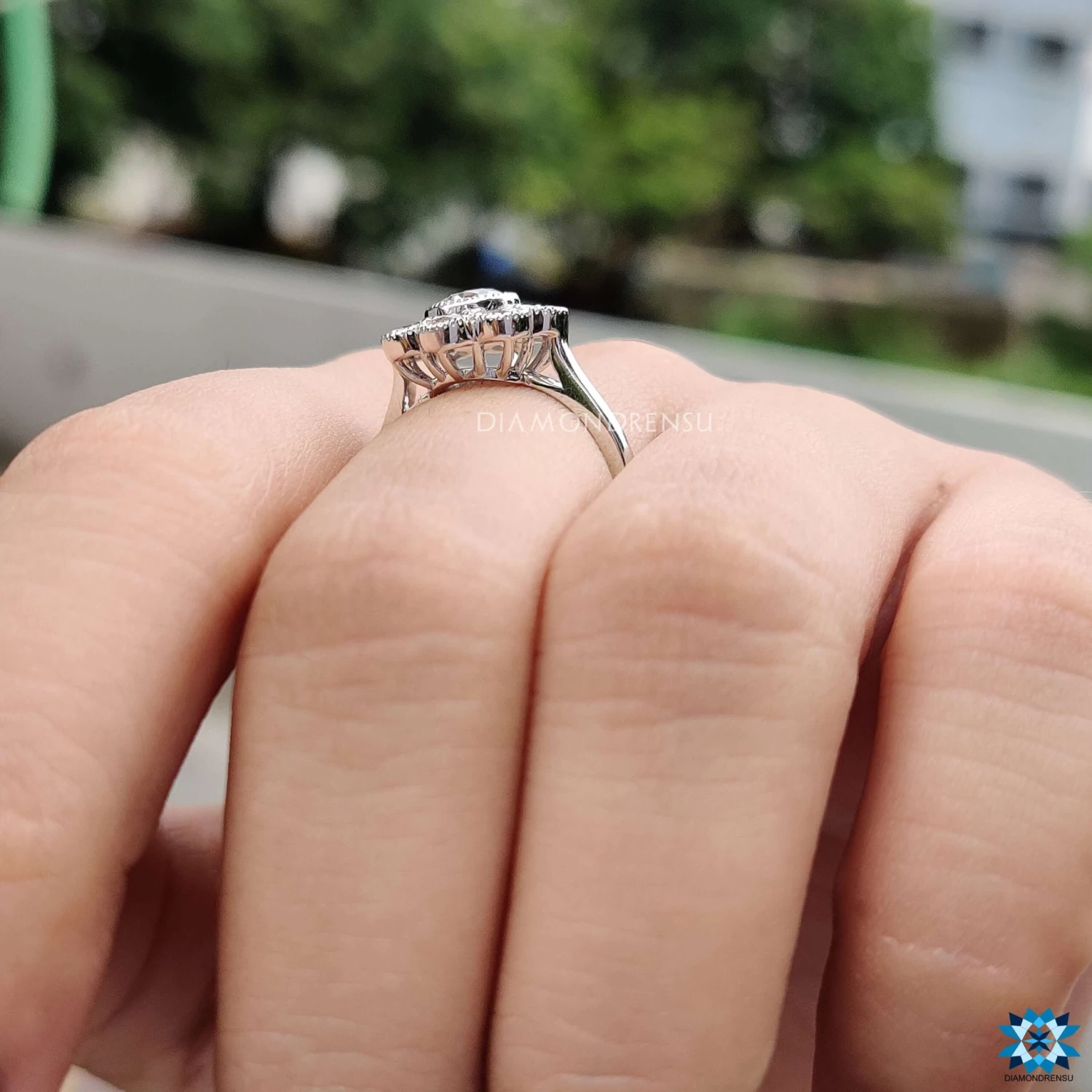 Flower Style, 1.52 TCW Round Cut Cluster Halo Moissanite Wedding Ring - Image 9