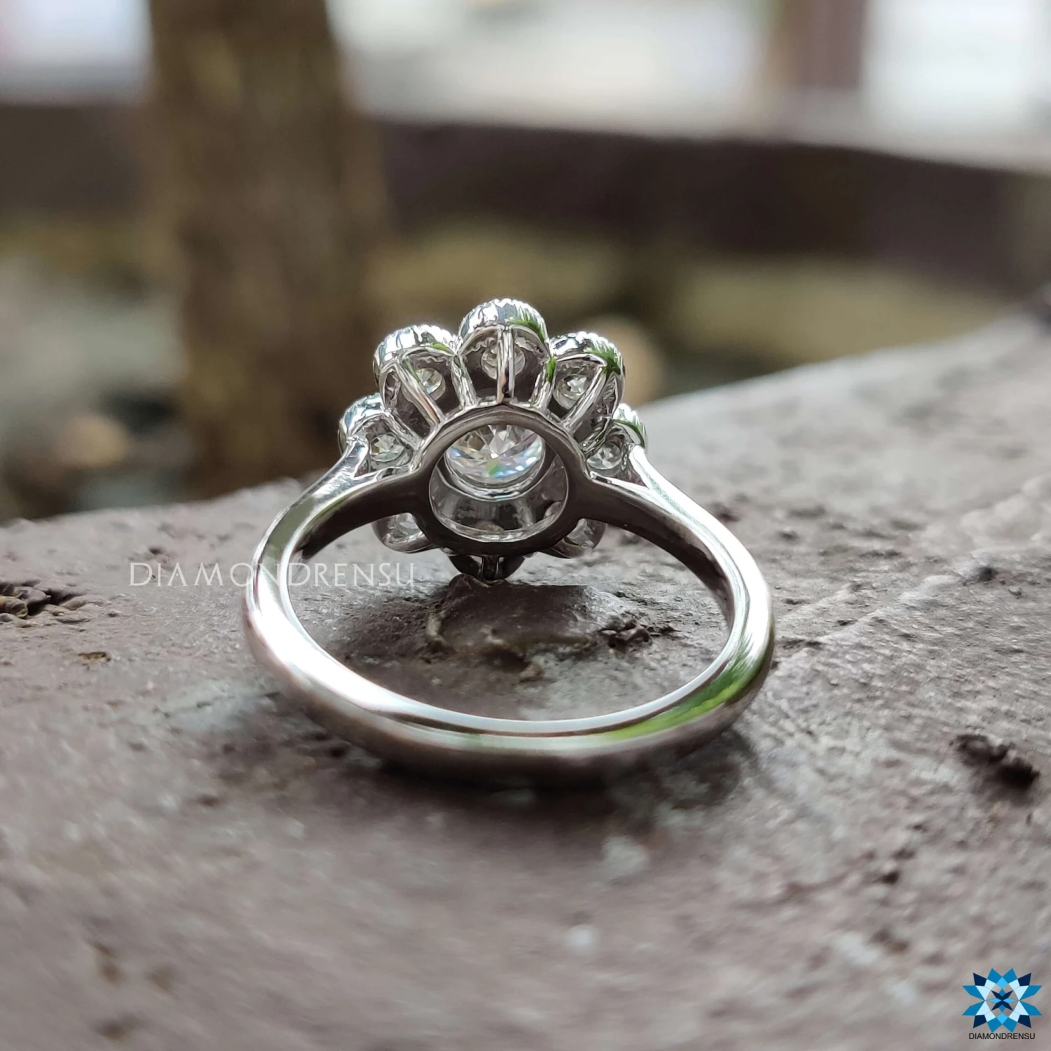 Flower Style, 1.52 TCW Round Cut Cluster Halo Moissanite Wedding Ring - Image 5