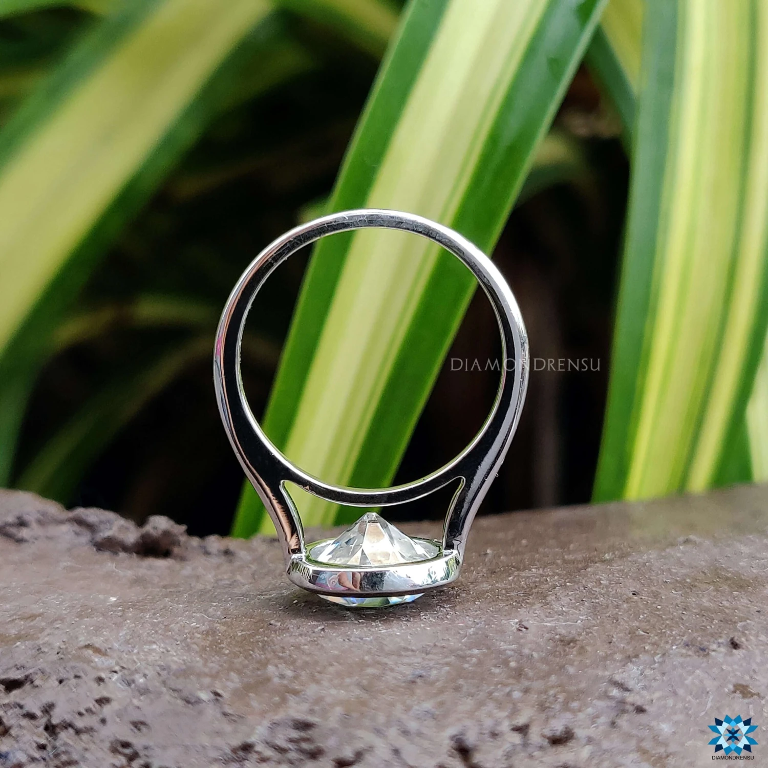 1.89 CT Round Old European Cut Bezel Set Moissanite Solitaire Ring - Image 5